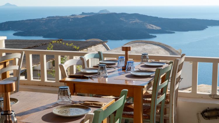 Vista meravigliosa dalla&nbsp;taverna&nbsp;Santorinia
