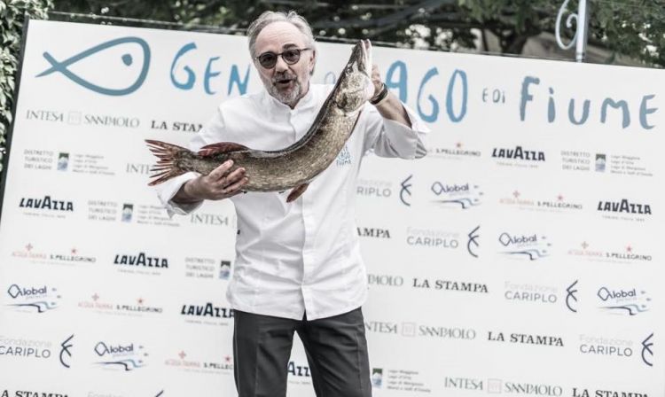 Lo chef Marco Sacco sul palco della manifestazione