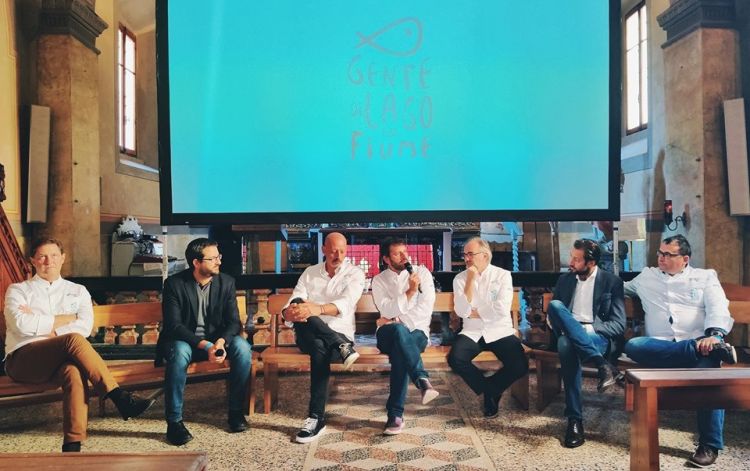Il primo dei due panel del lunedì, con Enrico Cerea, Gianfranco Pascucci, Cesare Battisti, Marco Sacco, Luigi Taglienti, Paolo Barrale. Non inquadrati, ma altrettanto presenti, Marco Campanella e Cristina Bowerman