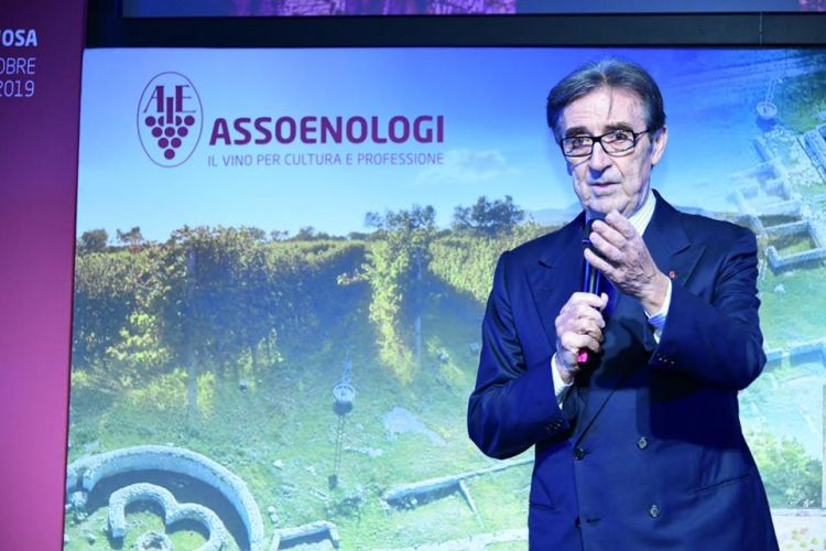Per Riccardo Cotarella la prima misura è la distillazione volontaria