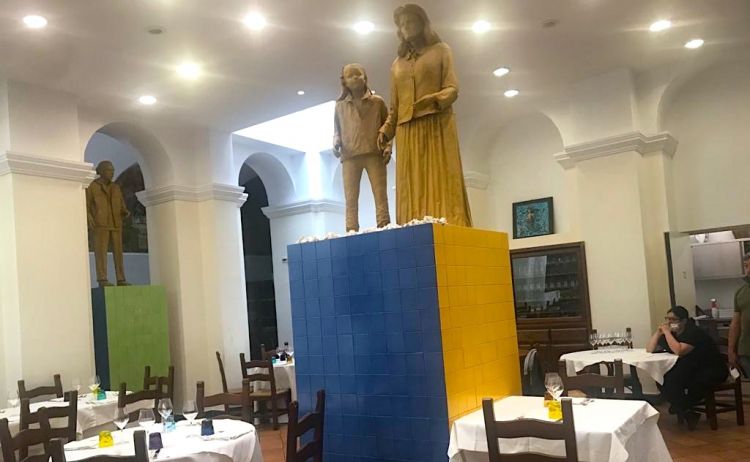 Le opere dell'artista Liu Jianhua nella sala