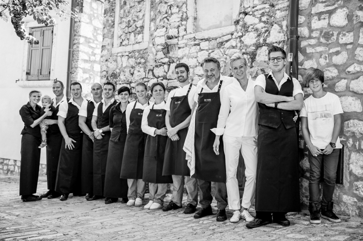 Lo staff di Monte a Rovigno, in Croazia, ristoran