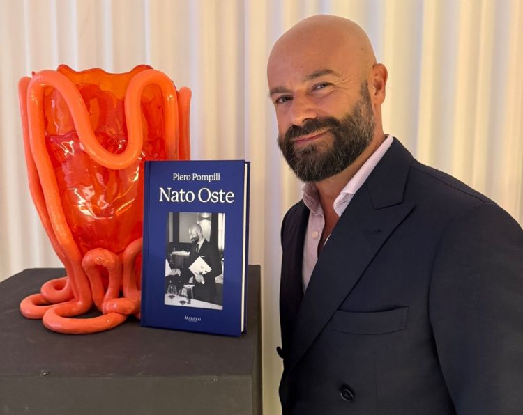 Piero Pompili con il suo libro Nato Oste
