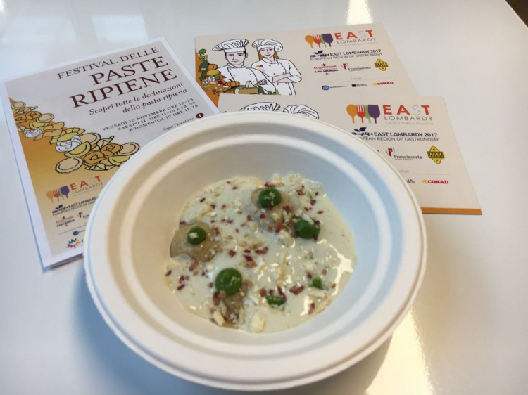 Antonio Cuomo - Relais San Lorenzo, Bergamo: Tortelli di pasta di grano saraceno con ripieno di coniglio al forno, pesto di olive, spuma di salvia e pancetta nostrana