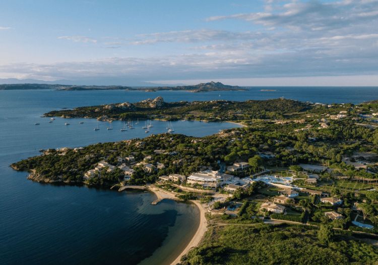 A breve distanza dalla Costa Smeralda, il 7Pines R