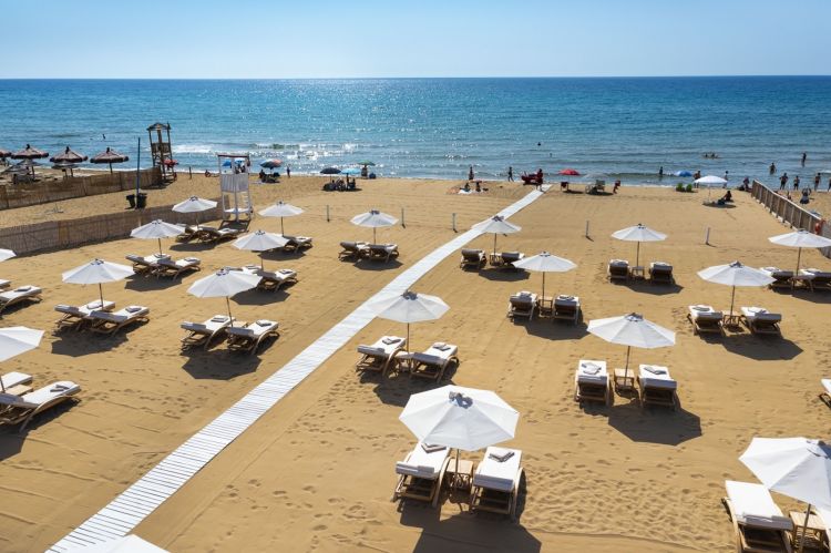 Il Beach Club
