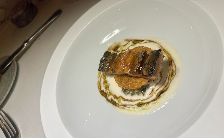 Anguilla di Orbetello, lattuga, kefir, peperone arrosto
