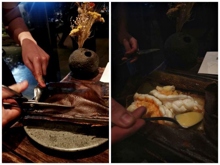 Aragosta cotta in alga come una vescica. Piatto servito assieme a un'incredibile aragosta dell’arcipelago di Juan Fernandez (Jasus fronalis, specie endemica dell’Arcipiélago Juan Fernández) cotta in una salsa di jibia (calamaro gigante o calamaro di Humboldt, o Dosidicus gigas: può misurare fino a 4 metri), utilizzando un’alga cochayuyo come una vescica