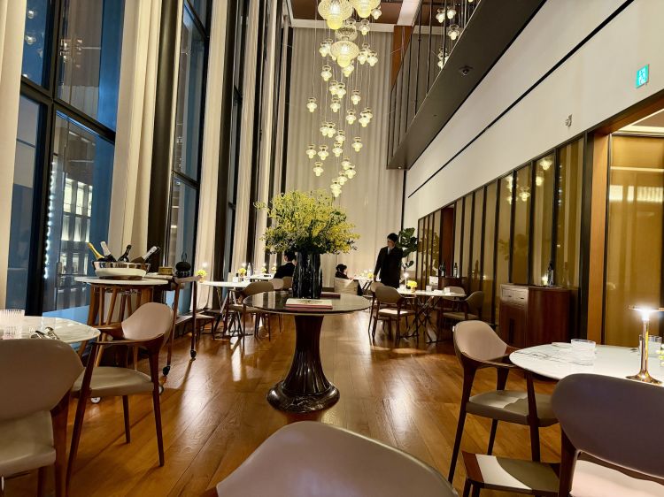 CAFE' GINZA. La sala del Café Bulgari al Ginza Tower Tokyo