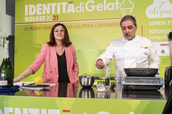 Eleonora Cozzella, moderatrice dell'intera giornata, con Maurizio Poloni, Gruppo Artico Gelaterie, Milano
