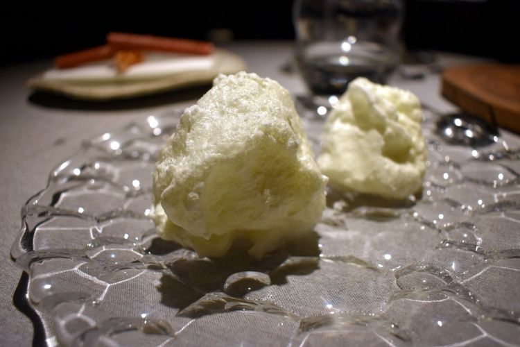 Nube di capasanta, mela verde, lime, huacatay
