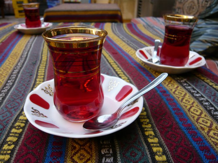 Il çay, ossia il tè turco
