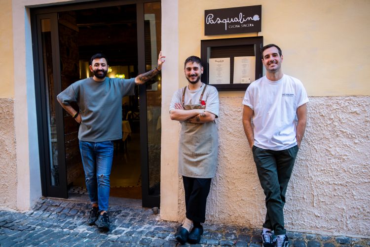 Gli chef Simone Giuliani e Daniele Bonanni e il co-proprietario&nbsp;Alessio Pontemezzo
