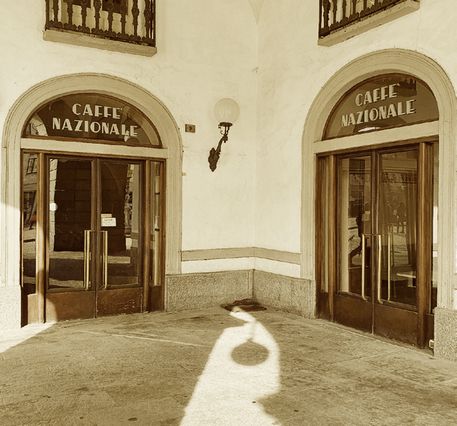 L'ingresso dello storico Caffè Nazionale, in 