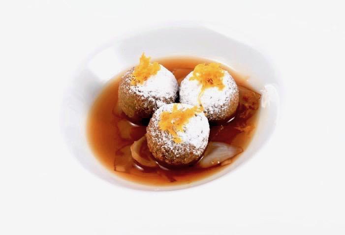 Bon bon di cioccolato, lampascioni canditi e liquore al carciofo 
