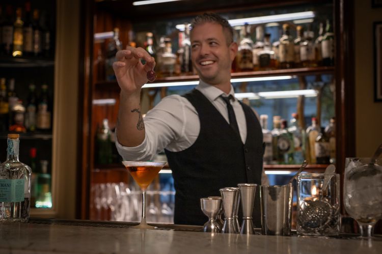 Il bartender Nicholas Pinna
