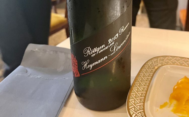 Röttgen, Riesling from Mosel Riserva 2013 from Heymann-Löwenstein: depth, minerality, and not-exceeding hydrocarbons. It seems still young, it has a very long ageing potential
