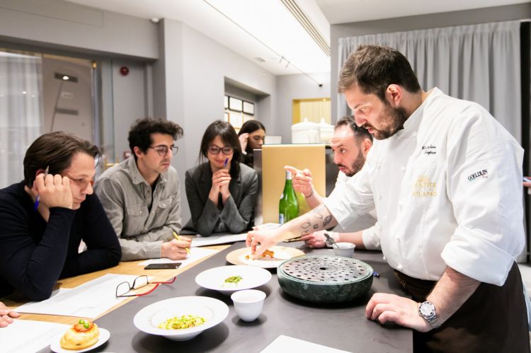 Briefing pre-cena con la squadra di Identità Golose Milano