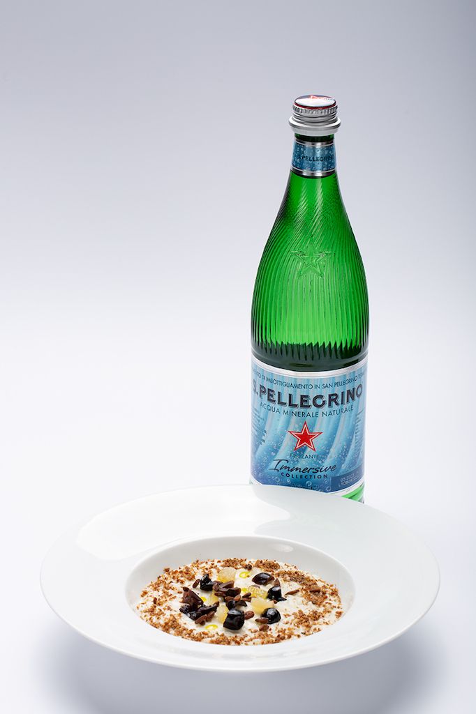 Risotto oliva, olio Evo (cultivar Nocellara Messinese e Dolce di Rossano) mandorla e limone di Davide Marzullo in abbinamento a S. Pellegrino
