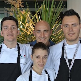 Il team che Massimo Bottura ha formato per il Ristorante Italia all'interno di Eataly Istanbul. Da sinistra verso destra: Bernardo Paladini, Daniele Montani e Michele Castelli, davanti Virginia Caravita