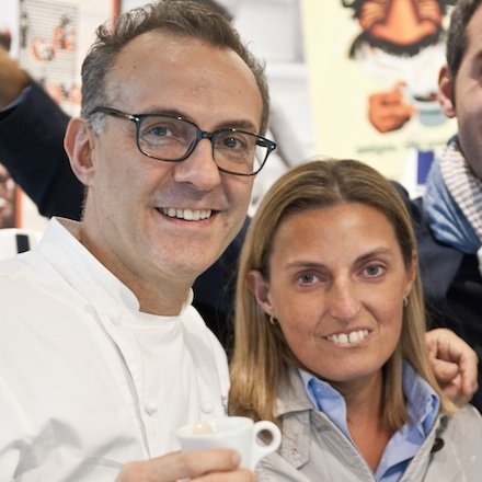 Massimo Bottura con Sara Peirone di Lavazza, l'angelo custode di tanti chef
