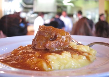 Il Risotto allo zafferano con una costina stufata 