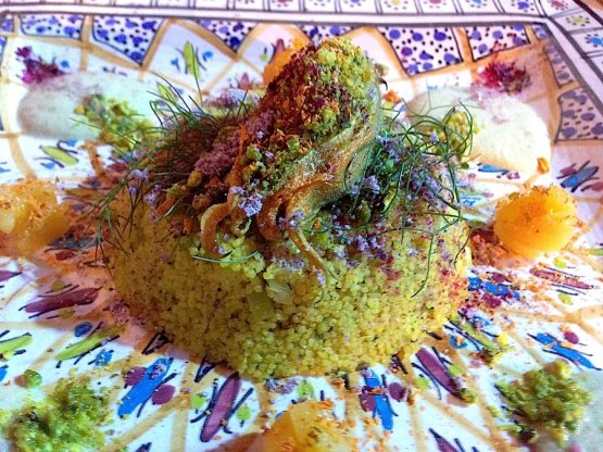 Il Cous Cous alle verdure con salsa di mandorle e fiori di zucca ripieni di ceci affumicati. Con questa preparazione, vegana e crudista, Daniela Cicioni si è classificata terza al Cous Cous Fest Preview del maggio scorso