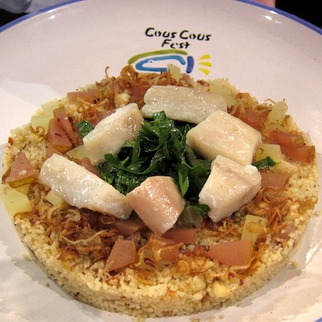 Il Cous cous di pere infuse, albedo di cedro, mandorle tostate e scalogno fritto con tonno di ombrina in insalata di spinacino condito al kefir e miso, piatto vincitore dell'anteprima del Cous Cous Fest 2012 a San Vito Lo Capo
