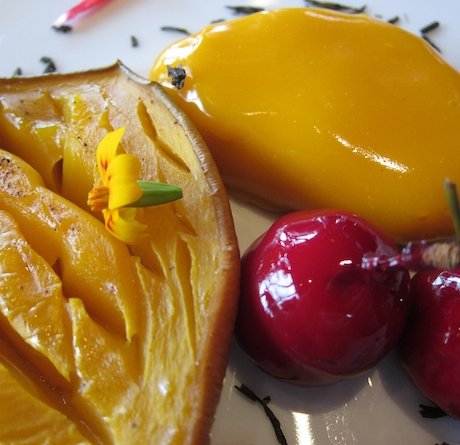 Mango, così lo chef cinese Dong Zhenxiang ha chiamato lunedì scorso, 21 maggio, il suo dessert al termine di un pranzo d'eccellenza al Jules Verne, il ristorante di Alain Ducasse sulla Torre Eiffel a Parigi