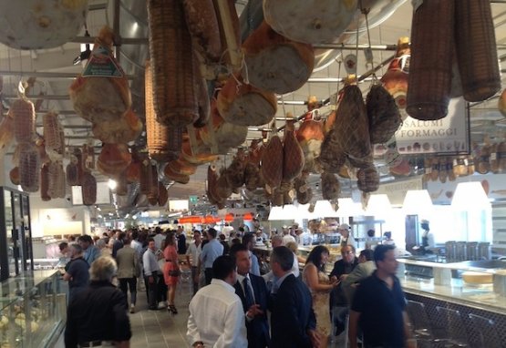 Un particolare di Eataly Bari il 30 luglio 2013, g