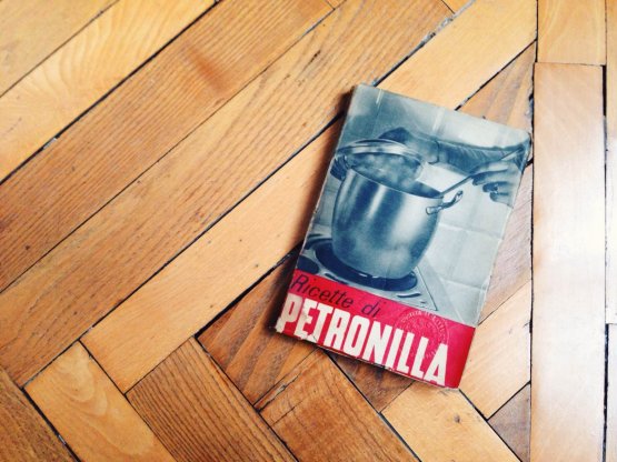 Il primo libro uscito con la firma di Petronilla, uno dei due pseudonimi utilizzati da Amalia Moretti Foggia della Rovere, giornalista e medico