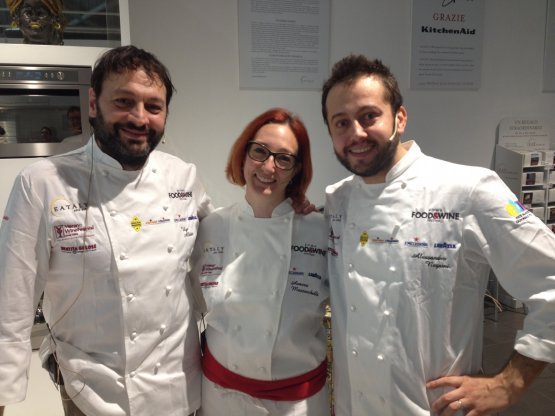 Ugo Alciati di Guido a Serralunga d’Alba (Torino), Aurora Mazzucchelli del ristorante Marconi di Sasso Marconi (Bologna) e Alessandro Negrini di Aimo e Nadia (Milano) in uno scatto di ieri all'ora di pranzo, al terzo piano di Eataly Roma, culla della seconda edizione del Roma Food&Wine Festival