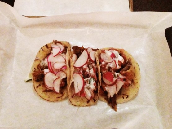 I piccoli Tacos sono forse il piatto più divertente, con cui assaggiare tutte le carni (e gli specials a base di pesce) ogni giorno in carta