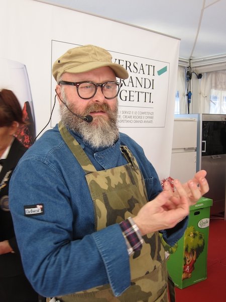 Paolo Parisi durante la sua lezione sabato 19 novembre al Palazzo Veneziano di Malborghetto (Udine).