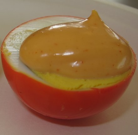 The Red Pickled Egg di Eugenio Roncoroni e Beniamino Nespor, piccante uovo sodo alla paprika indiana (al curry la sua versione gialla)