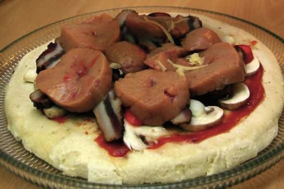 La Pizza ai testicoli prima di essere infornata e 