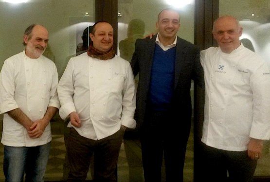 I 4 chef che hanno reso grande la presehtazione di XXL domencia 21 dicembre a Ragusa Ibla. Da sinistra verso destra: Corrado Assenza, Ciccio Sultano, Pino Cuttaia e Peppe Barone