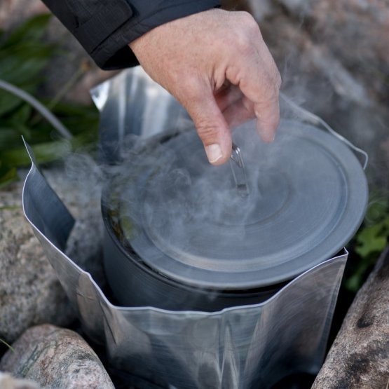 In Swedish, it is called Allemansrätten, in English it is known as the Freedom to roam and it authorises everyone to freely roam in the countryside, to swim, walk, travel on a canoe, pick mushrooms and blueberries, and cook. Photo Henrik Trygg/imagebank.sweden.se