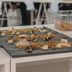 Gelato al Grana Padano, crumble all’olio extravergine d’oliva e tartufo nero, aceto balsamico 25 anni e cremoso di mele pink lady, il dessert di Denny Imbroisi che ha vinto la prima edizione del Taglio Sartoriale Internazionale