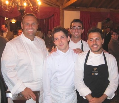 Bobo Cerea e i cuochi che con lui hanno cucinato al Festival di Gastronomia di Tiradentes