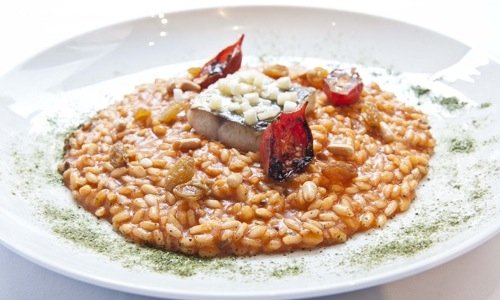 Il Risotto mantecato alla puttanesca con sgombro p