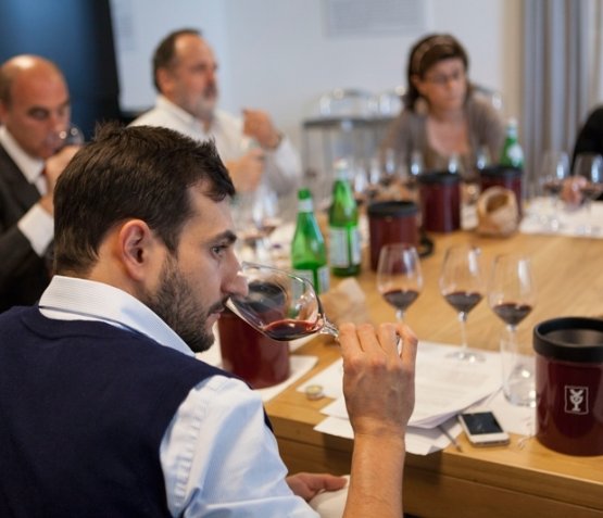 Tastings during the first edition of the Roma Food & Wine Festival... with Paolo Marchi in the background!