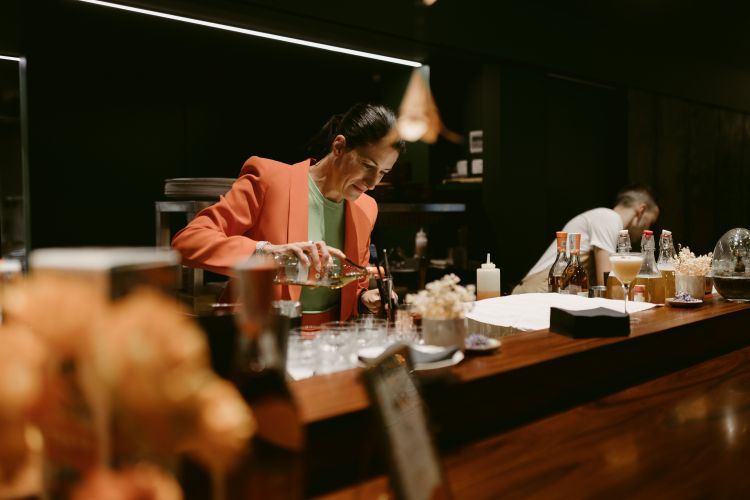 Elena Airaghi, Brand Ambassador Spirits Moët Hennessy Italia, ha studiato i coctkail con il Glenmorangie A Tale of Tokyo
