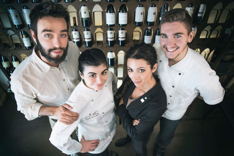 Lo staff di Primo Restaurant, seconda da sinistra la chef Solaika Marrocco
