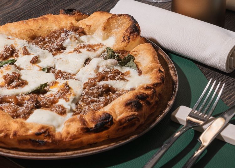 Una pizza di Abbate a Giugliano (Napoli)
