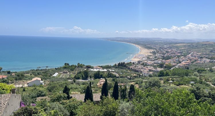 Uno splendido panorama da Palazzo d'Avalos