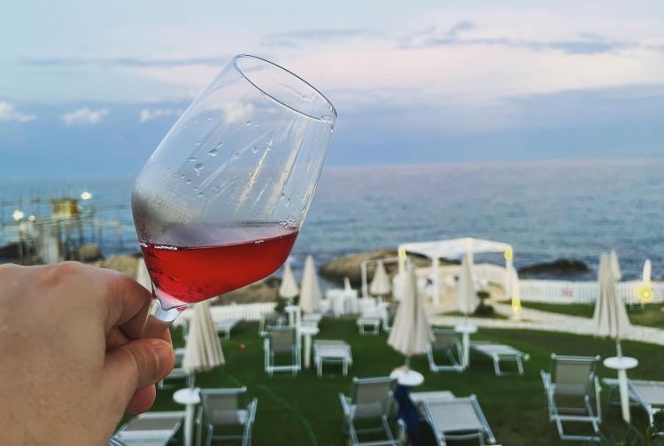 Mare e Cerasuolo d'Abruzzo: abbinamento perfetto per l'estate