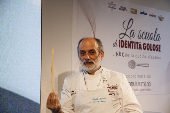 Il pasticcere siciliano Corrado Assenza ha presentato un piatto che fa dialogare dolce e salato
