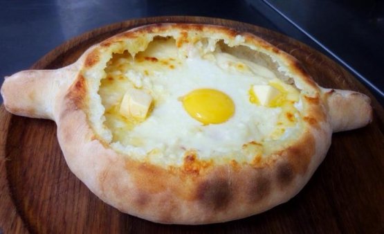 A typical Georgian khachapuri from Adjar, with w