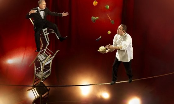 Ferran and Albert Adrià portrayed in Inspiring Chefs, the photographic project signed last year by Martin Schoeller for Lavazza. A prophetic image: the Adrià are about to open a place in Ibiza which will blend food and entertainment, together with the Cirque du Soleil